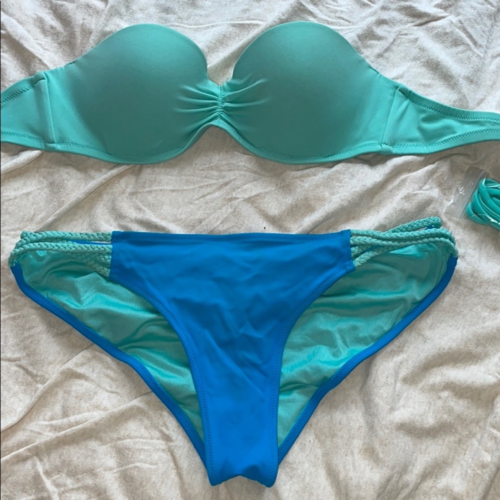 Victoria’s Secret bikini